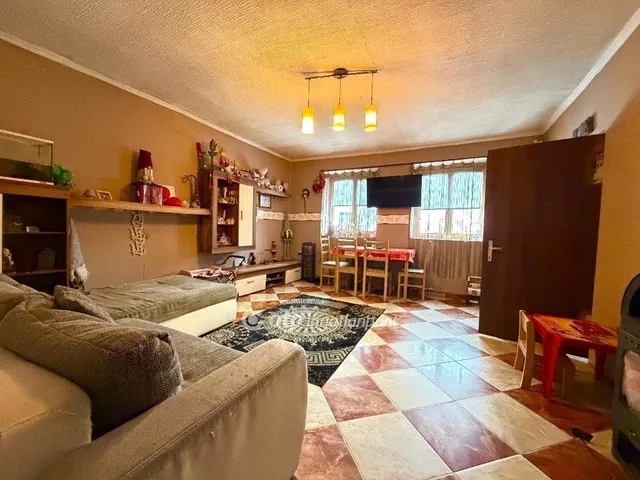 Eladó ház Pápateszér 114 nm