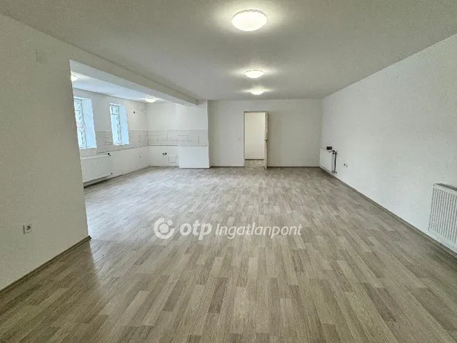 Eladó lakás Pápa 75 nm