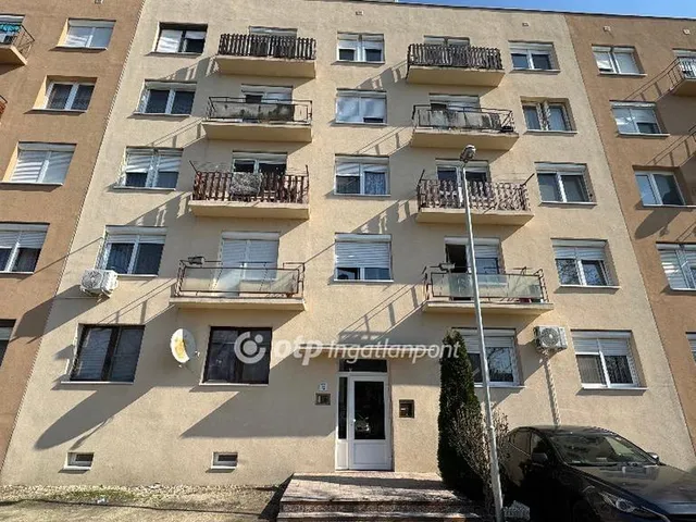 Eladó lakás Pápa 32 nm