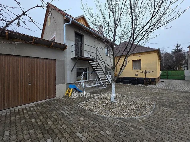 Eladó ház Pápa 198 nm