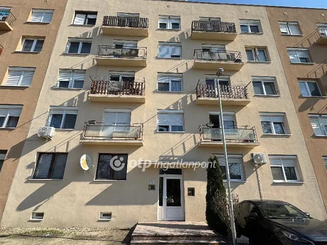 Eladó lakás Pápa 32 nm