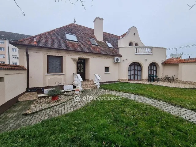 Eladó ház Pápa 185 nm