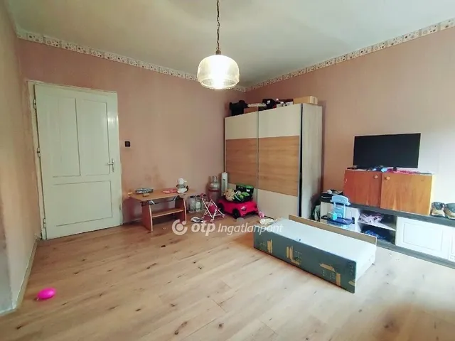 Eladó lakás Ajka 79 nm
