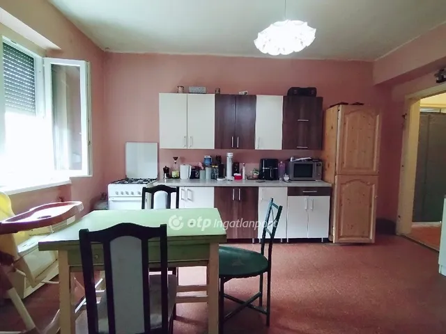 Eladó lakás Ajka 79 nm