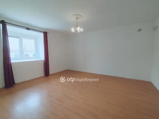 Eladó lakás Devecser 69 nm