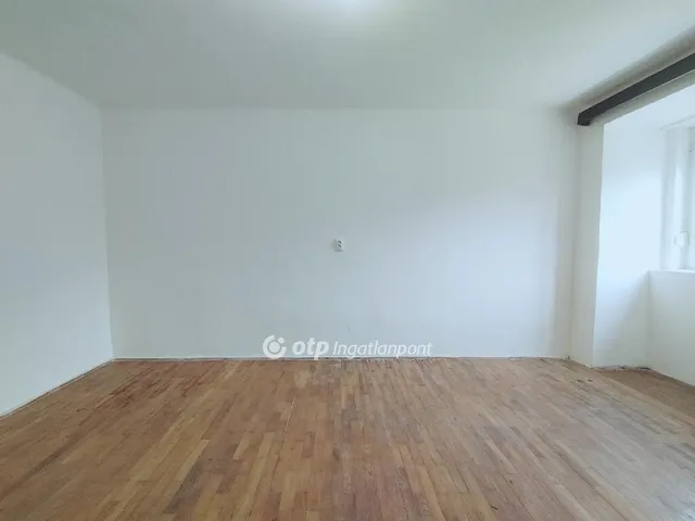 Eladó lakás Devecser 69 nm