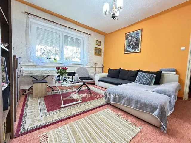 Eladó lakás Pápa, Vajda Péter-lakótelep 45 nm