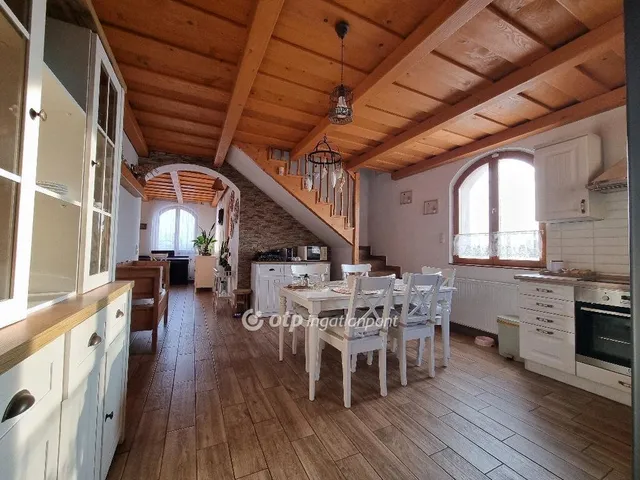 Eladó ház Bakonyjákó 148 nm