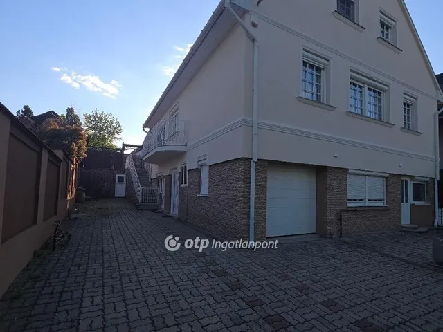 Eladó ház Pápa 290 nm