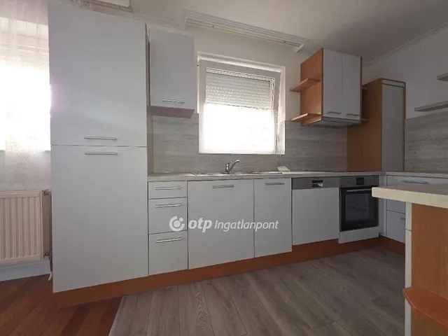 Eladó ház Pápa 290 nm