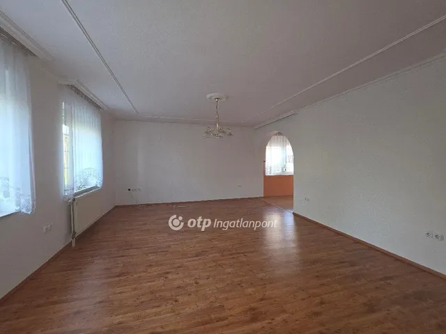 Eladó ház Pápa 290 nm