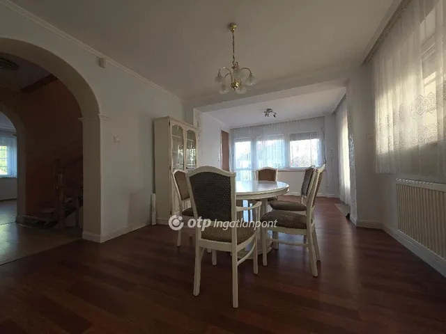 Eladó ház Pápa 290 nm