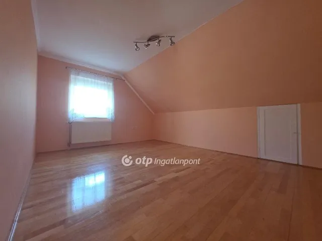 Eladó ház Pápa 290 nm