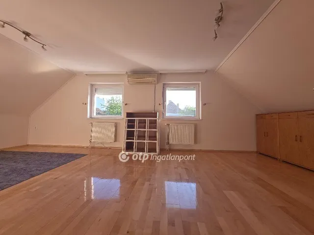 Eladó ház Pápa 290 nm