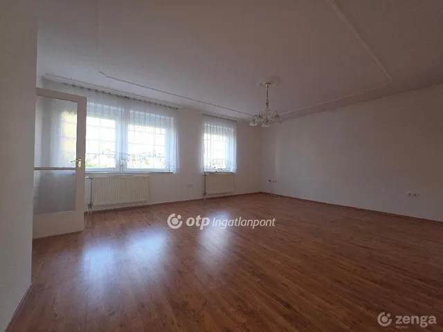 Eladó ház Pápa 290 nm