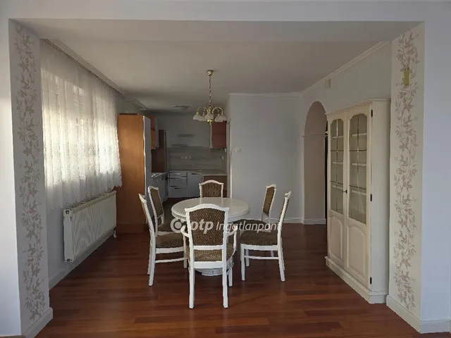 Eladó ház Pápa 290 nm