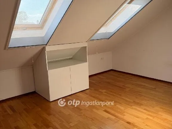 Eladó lakás Pápa 167 nm