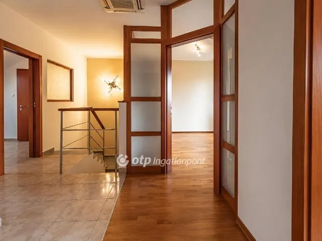 Eladó lakás Pápa 167 nm
