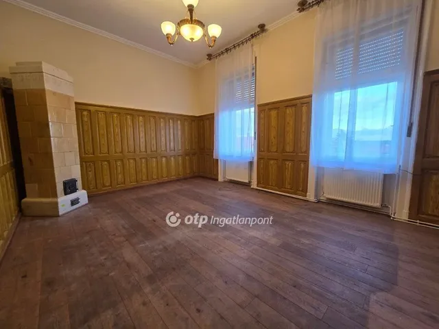 Eladó lakás Pápa 112 nm