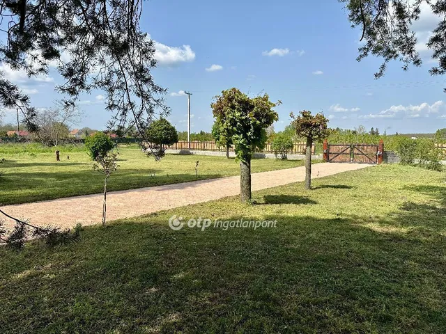 Eladó mezőgazdasági ingatlan Dánszentmiklós 101 nm