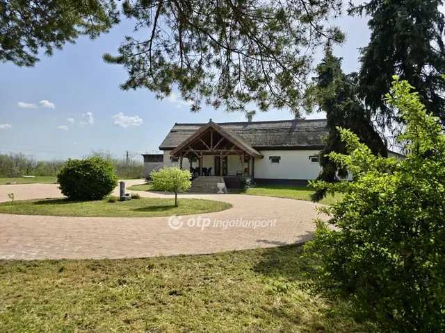 Eladó mezőgazdasági ingatlan Dánszentmiklós 101 nm