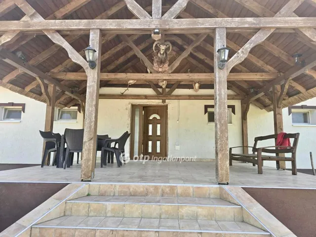 Eladó mezőgazdasági ingatlan Dánszentmiklós 101 nm