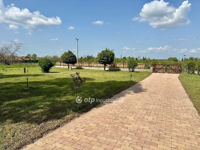 Eladó mezőgazdasági ingatlan Dánszentmiklós 101 nm