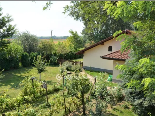 Eladó ház Monor 850 nm