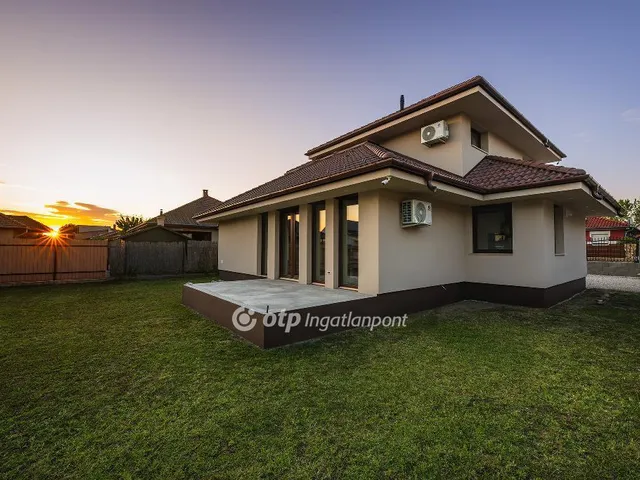 Eladó ház Üllő 180 nm