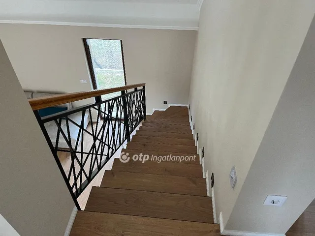 Eladó ház Üllő 180 nm