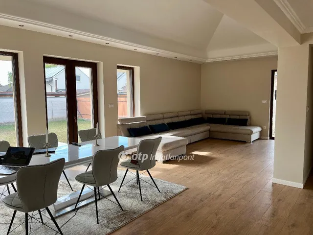 Eladó ház Üllő 180 nm