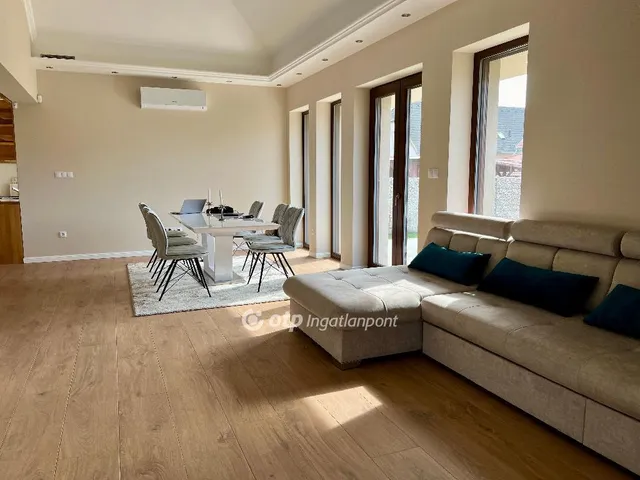 Eladó ház Üllő 180 nm