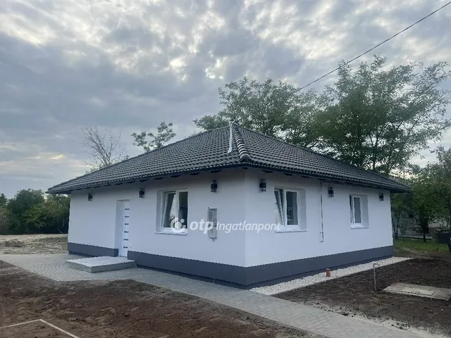 Eladó ház Tápiószele 75 nm