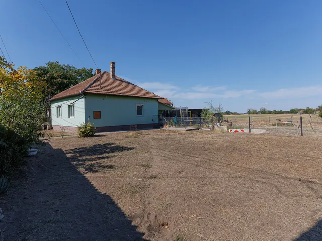 Eladó ház Törtel 86 nm