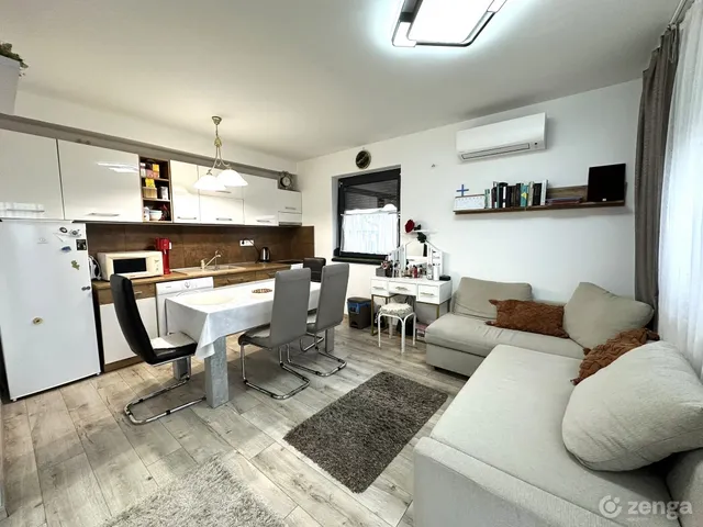 Eladó lakás Vác, Áltány 38 nm