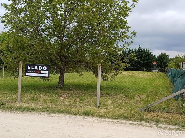 Eladó telek Vác 1582 nm