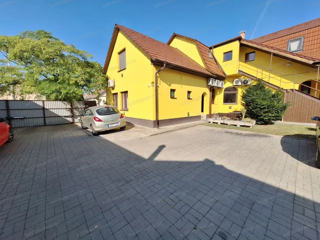 Kiadó lakás Jászberény, Belváros 94 nm
