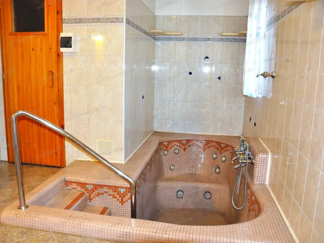 Eladó ház Jászberény 263 nm