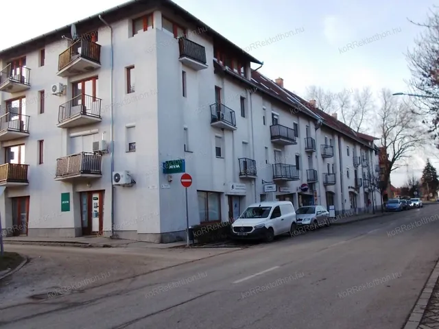Eladó kereskedelmi és ipari ingatlan Jászberény 77 nm