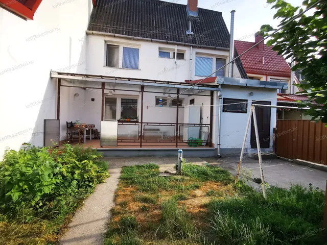 Eladó lakás Jászberény 104 nm