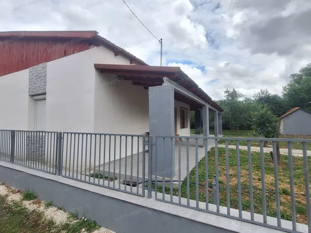 Eladó ház Alattyán 102 nm