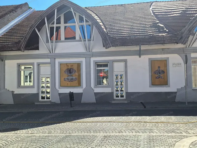 Eladó ház Jászberény, Belváros 180 nm