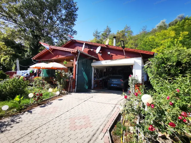 Eladó kereskedelmi és ipari ingatlan Bag 1200 nm