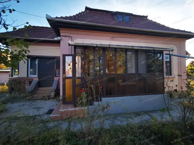 Eladó ház Jászapáti 88 nm