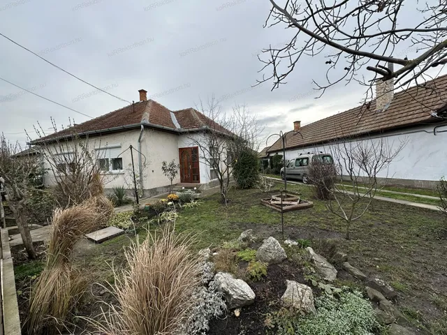 Eladó ház Jászkisér 101 nm