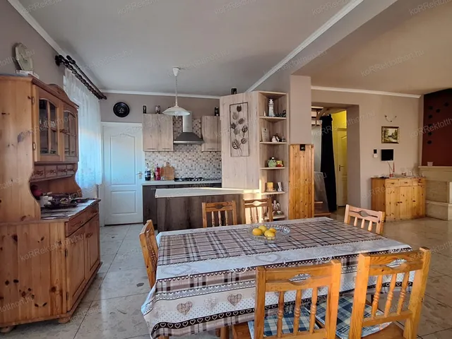 Eladó ház Jászberény 153 nm