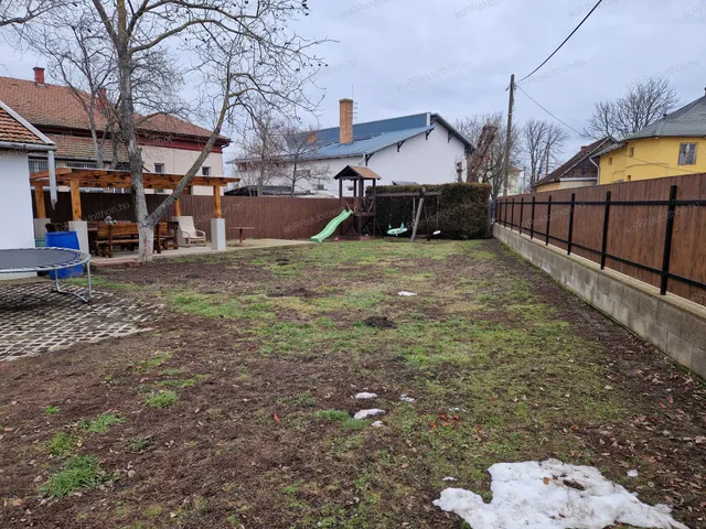 Eladó ház Jászkisér 76 nm