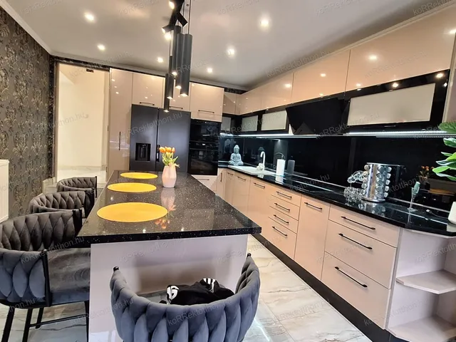 Eladó ház Jászberény 280 nm