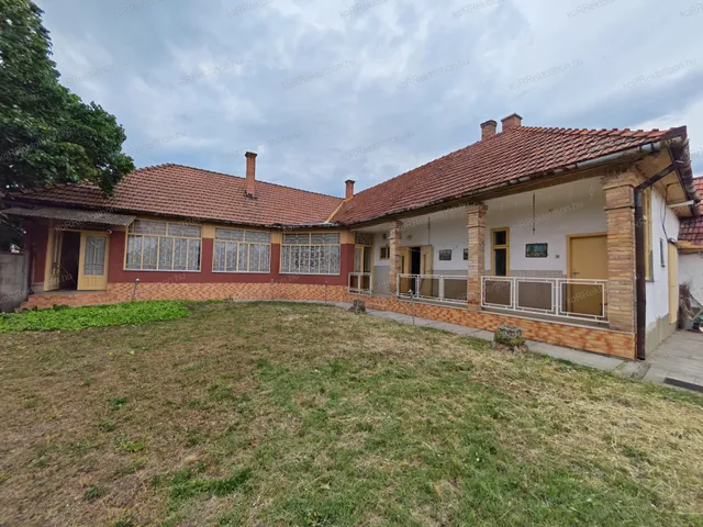 Eladó ház Jászberény 160 nm