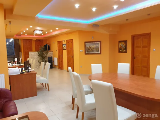 Kiadó kereskedelmi és ipari ingatlan Kecskemét, Belváros 136 nm